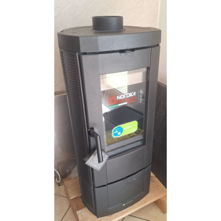 Candy 4.0 Stufa a Legna 6,2 Kw In Ghisa La Nordica Extraflame  4 stelle  offerta esposizione